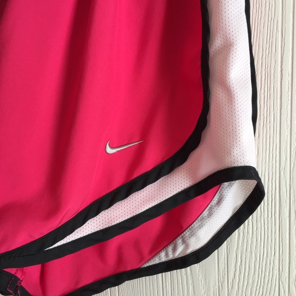 Nike light weight running shorts XS - Picture 2 of 3